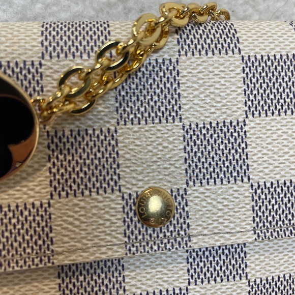 Authentic lv wallet on chain - Picture 3 of 9